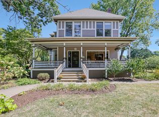 1045 N Spring St, Elgin, IL 60120