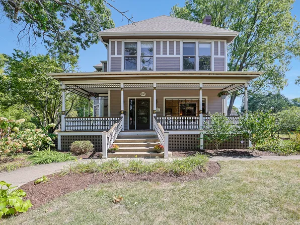 1045 N Spring St, Elgin, IL 60120