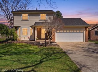 12667 Beresford Dr, Sterling Heights, MI 48313