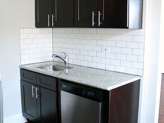 3rd image of 6441 N Damen Ave APT 1E