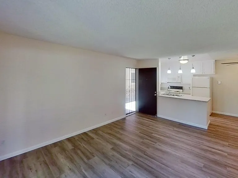 Wexford Manor Apartments — Photo 25