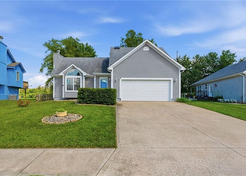 1st image of 913 Applewood Ln