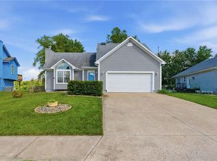 913 Applewood Ln, Belton, MO 64012