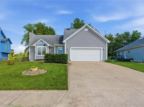913 Applewood Ln, Belton, MO 64012