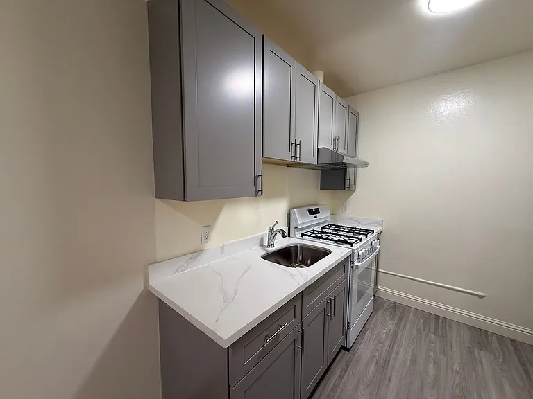 748 Jackson St #7 — Photo 8