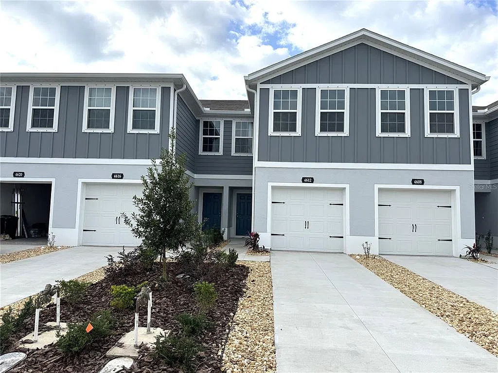 3 bed, 2.5 bath, 1440 sqft, $2,200 — Photo 1