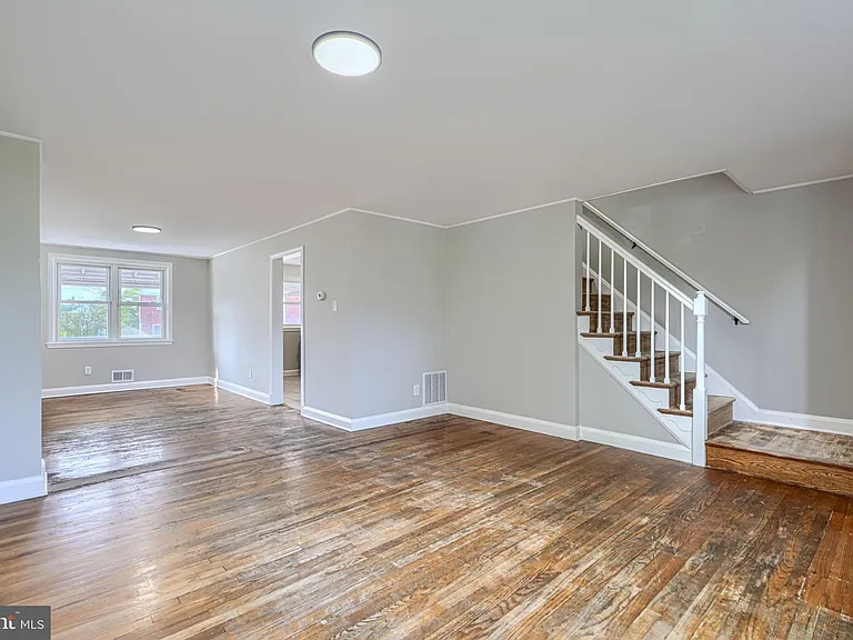 1207 Dalton Rd — Photo 4