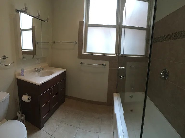 1461 W Catalpa Ave #2 — Photo 9