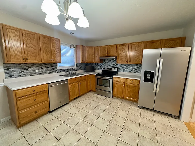 3328 Red Bud Ln — Photo 2