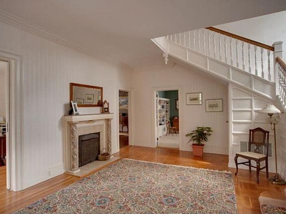 4th image of 250 Franklin St