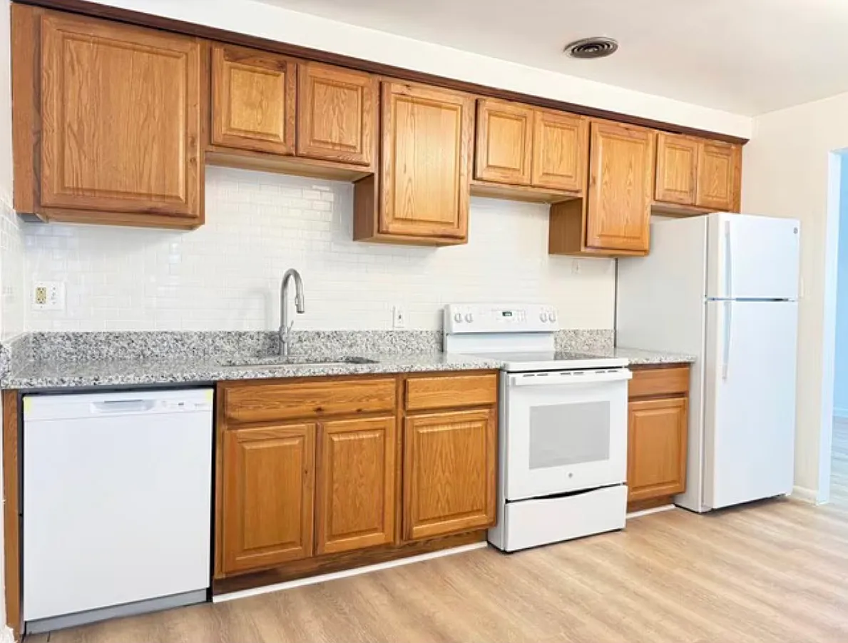 2 bed, 728 sqft, $1,550 — Photo 2