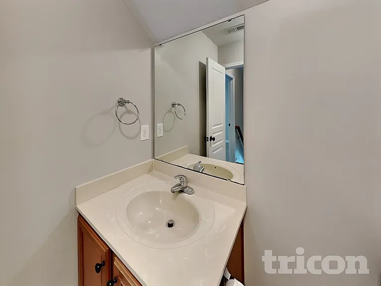 557 McCarthy Dr — Photo 15