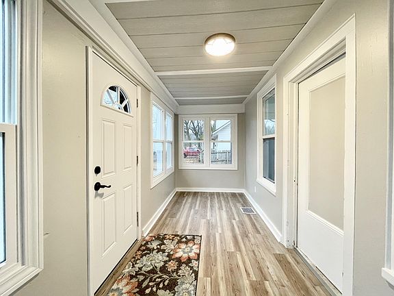 3rd image of 1847 Elwood St