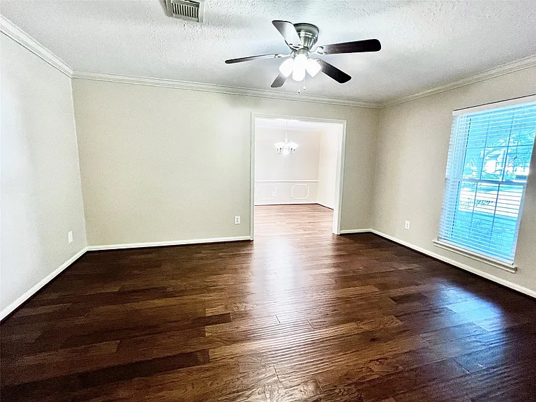 13935 Saint Marys Ln — Photo 4