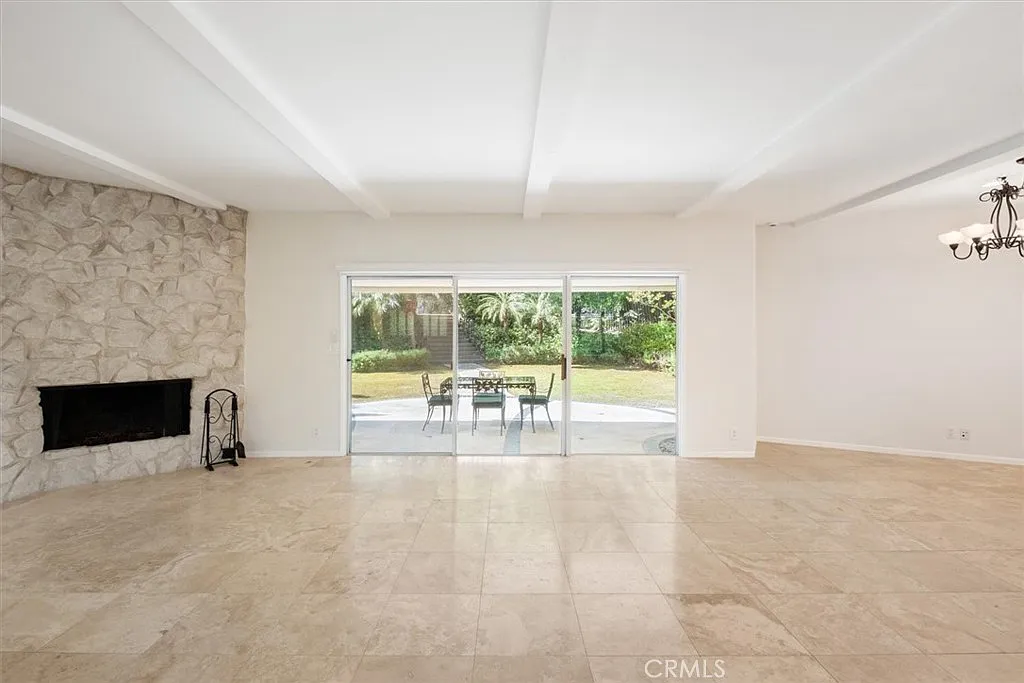 3 bed, 2820 sqft, $10,750 — Photo 4