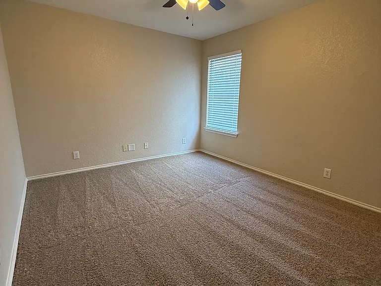 2526 Silverton Wind — Photo 11