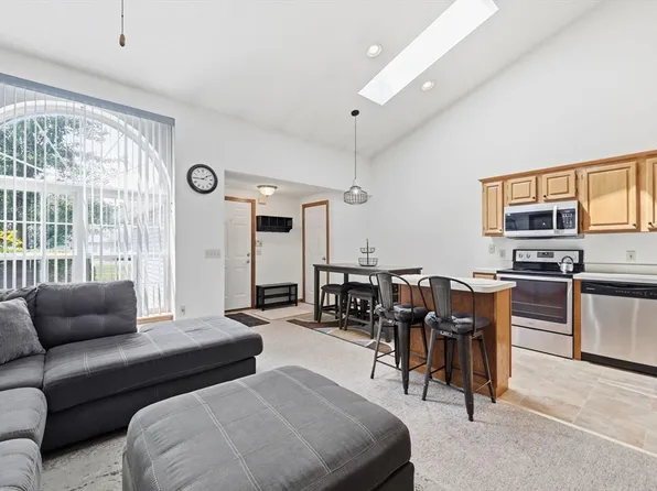 126 Brookfield Ln Unit 126, Agawam, MA 01001