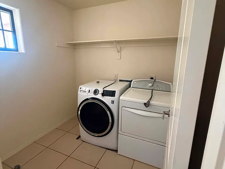 1461 N De La Vara Ave — Photo 8
