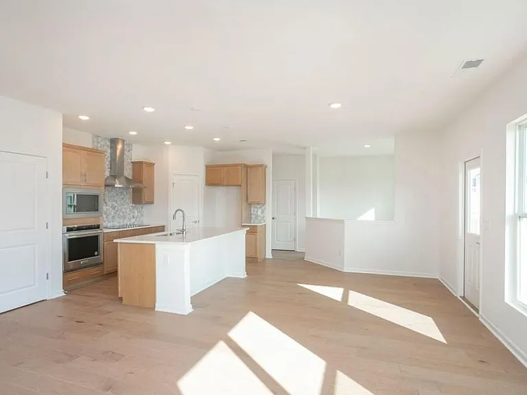 3807 Lantern Ln — Photo 7