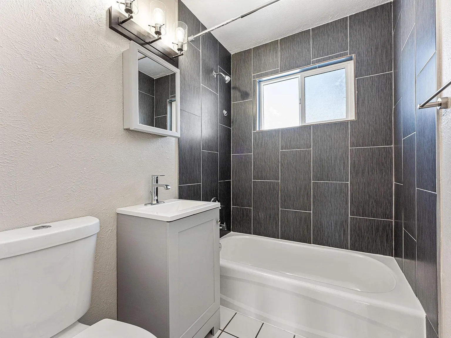 2 bed, 800 sqft, $1,400 — Photo 3