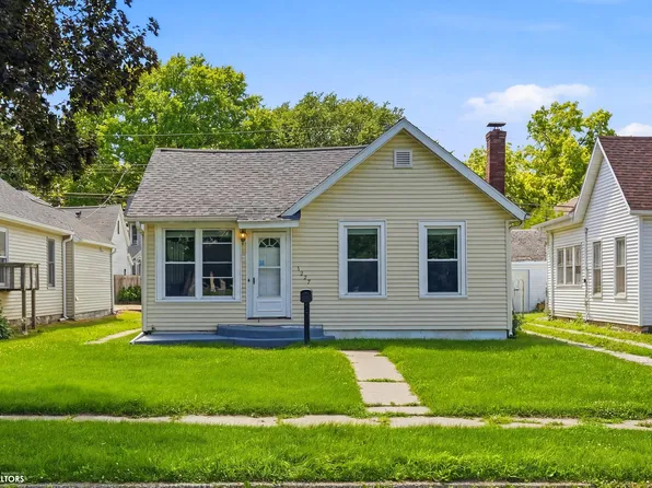 1227 N 6th St, Burlington, IA 52601
