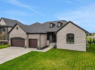 22016 Chaucer Ct, Macomb, MI