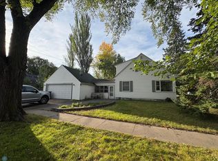 1402 4th St S, Moorhead, MN 56560