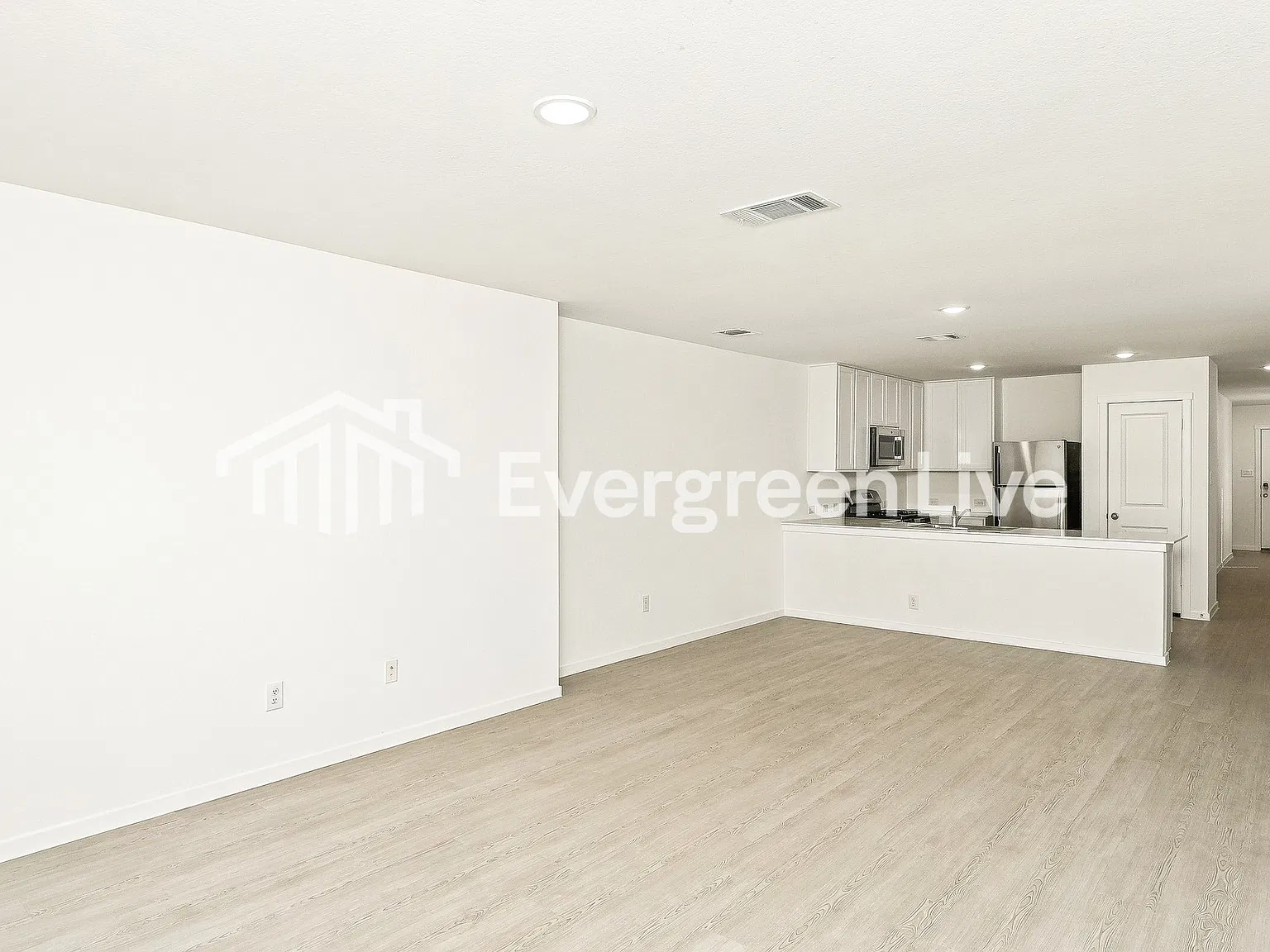 4 bed, 2.0 bath, 1483 sqft, $1,435 — Photo 3