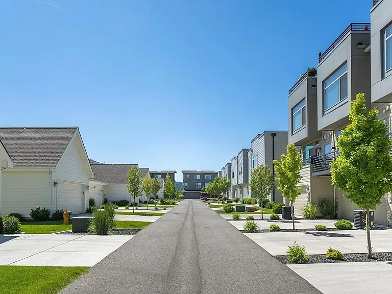 W Centennial Pl — Photo 17