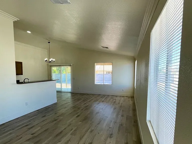 2317 Logsdon Dr — Photo 8