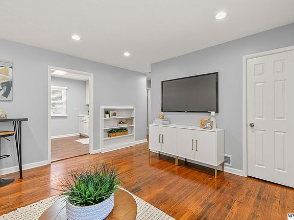 3rd image of 5846 Sahler St