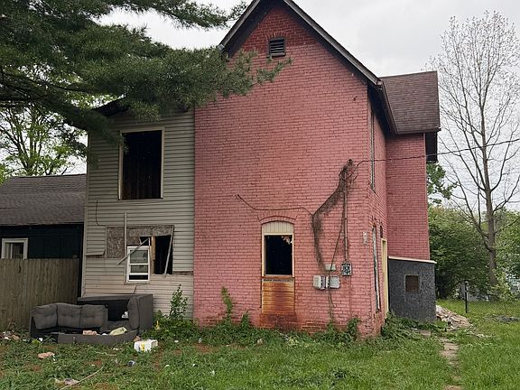 2nd image of 2922 Pearl St