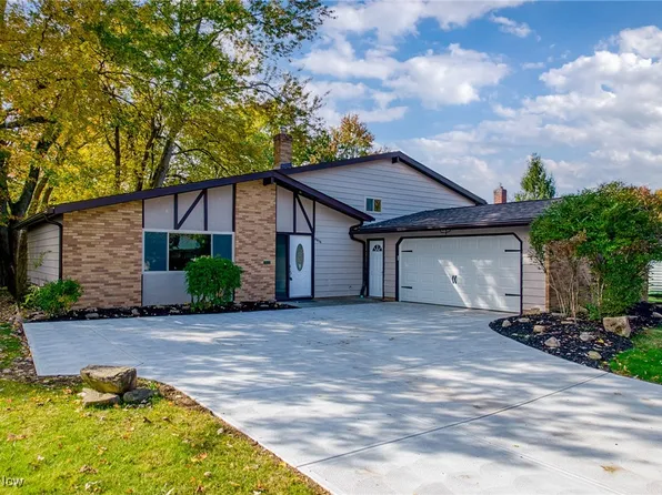 6876 Anthony Ln, Parma Heights, OH 44130