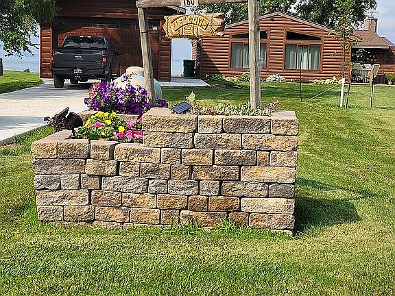 4th image of 180 E Lake Dr