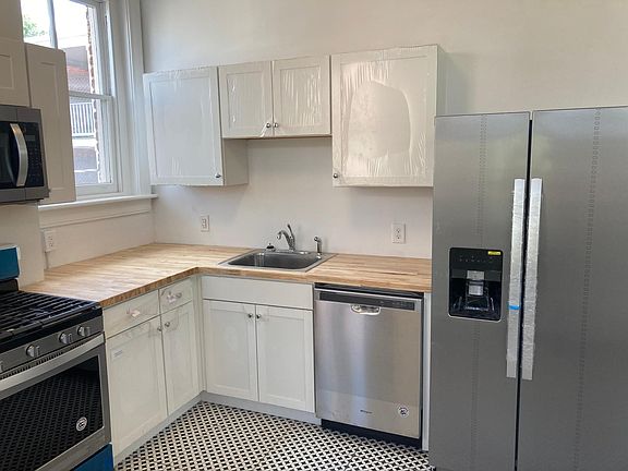 Garbage disposal and dishwasher make clean up quick!