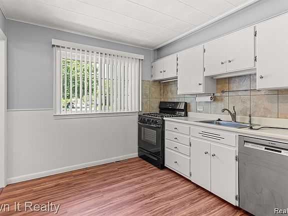 4th image of 31529 Alpena Ct