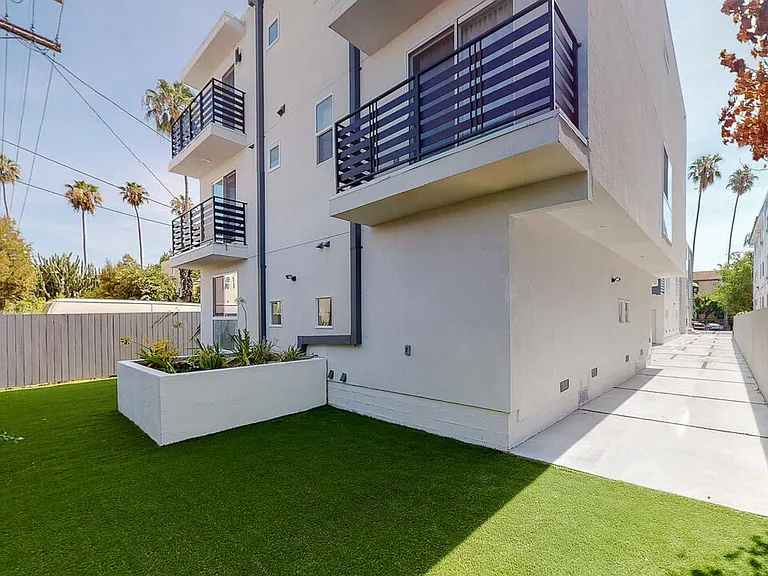 953 N Mariposa Ave #2 — Photo 36