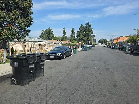 5th image of 7931 Holmes Ave