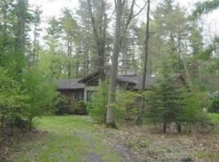 147 Rimstone Ct, Shohola, PA 18458