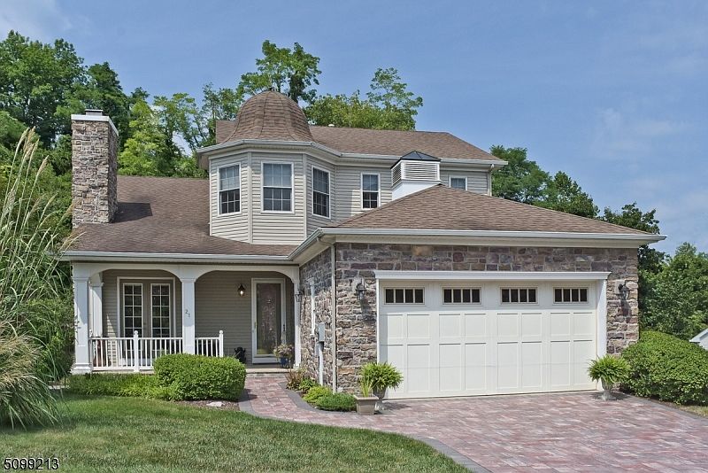 1st image of 21 Bluffs Ct
