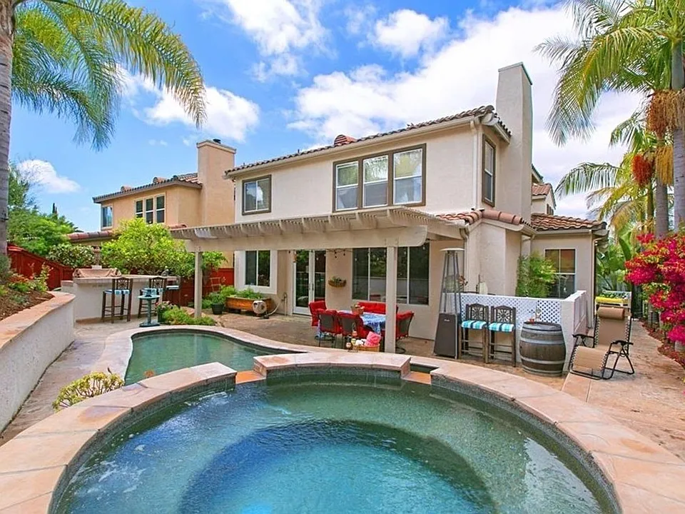 2941 Avenida Castana