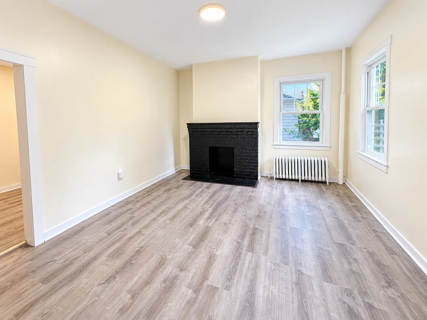 3 bed, 1100 sqft, $3,600 — Photo 2