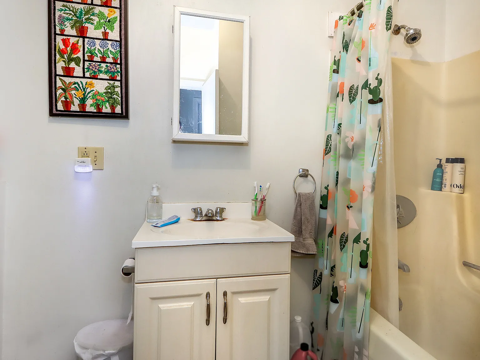 3 bed, 1.0 bath, 1400 sqft, $3,795 — Photo 3