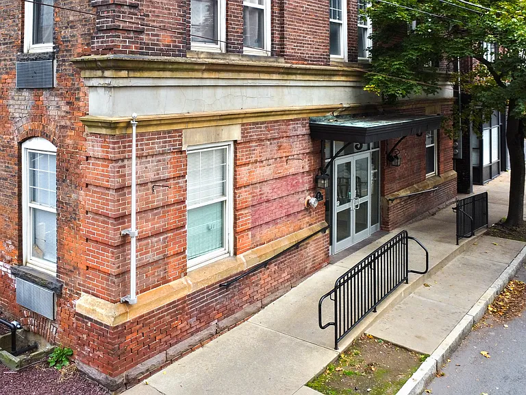 Cumberland Apartments — Photo 20