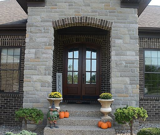 Sidewalk/front porch/entry