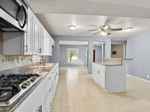 2111 3rd St, Galena Park, TX 77547