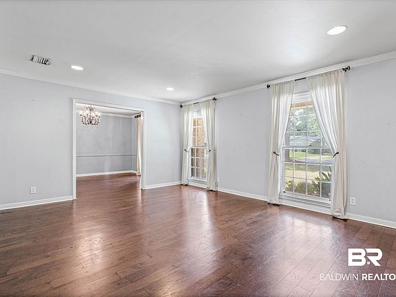 4th image of 3811 Ashley Dr S