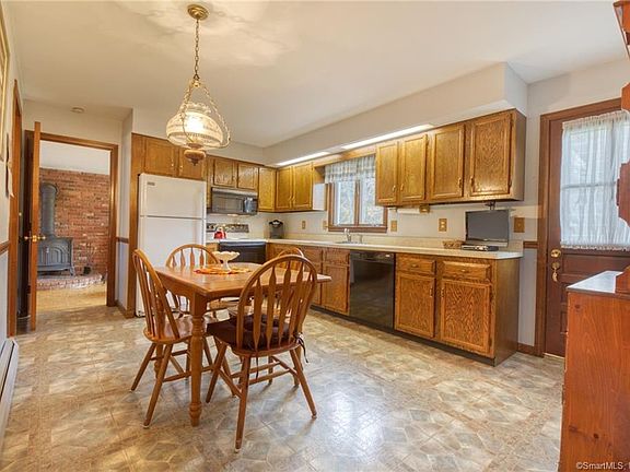5th image of 38 Wadsworth St