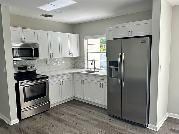 5th image of 14330 Lake Crescent Pl