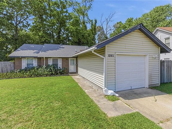2nd image of 1061 Tall Oak Dr